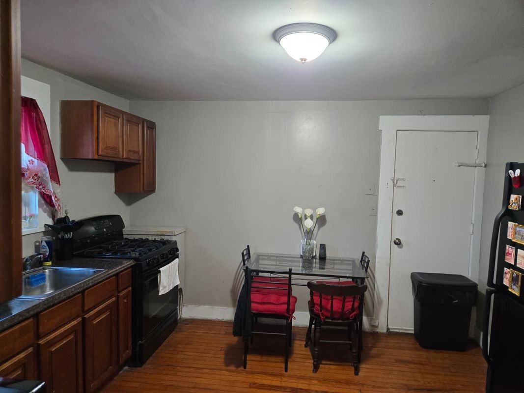 144 Mapes Ave - Photo 7 of 8