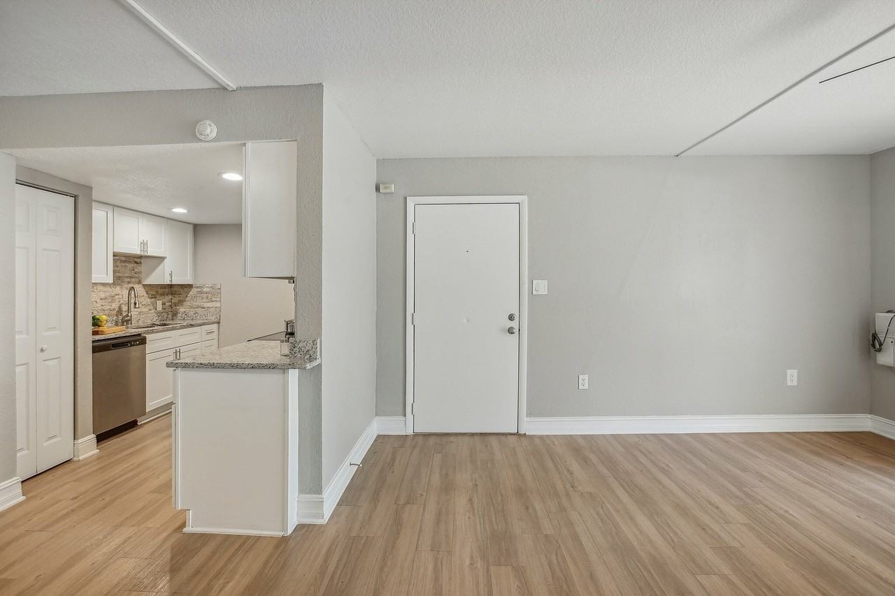 Seastone Apartments - Photo 6 of 37