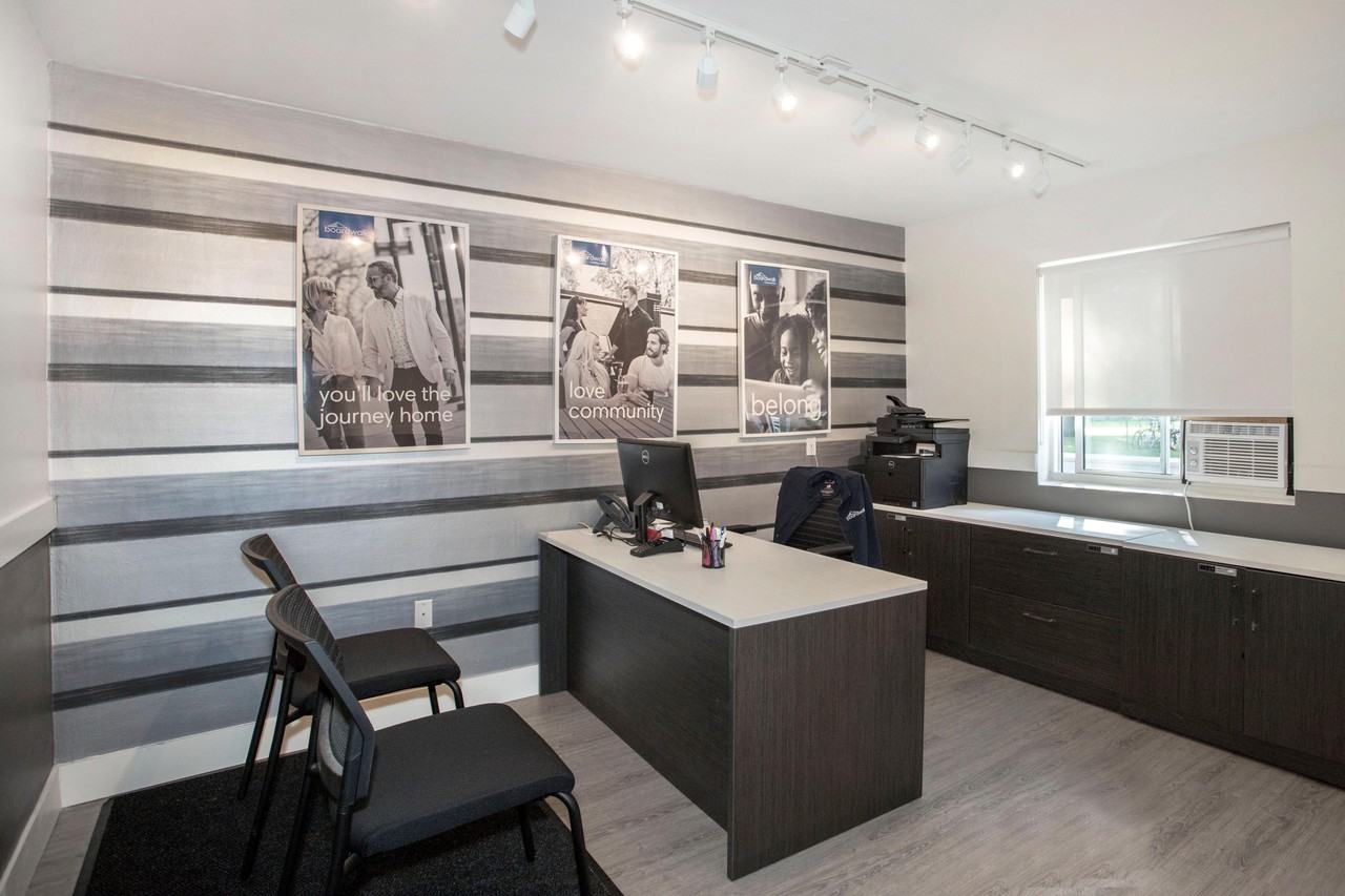 Sandford Apartments - Photo 6 of 8