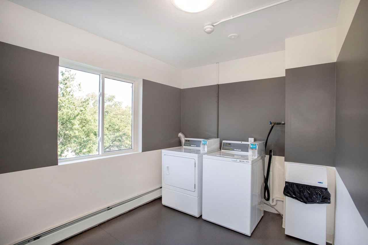 Sandford Apartments - Photo 7 of 8