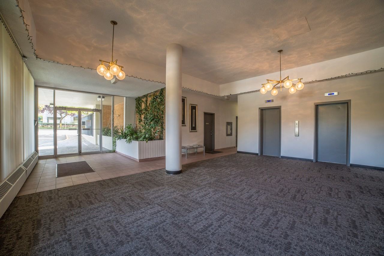 Carmen Manor - Photo 3 of 5