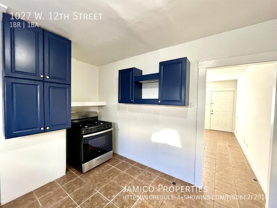 1027 W 12th St - Photo 7 of 18