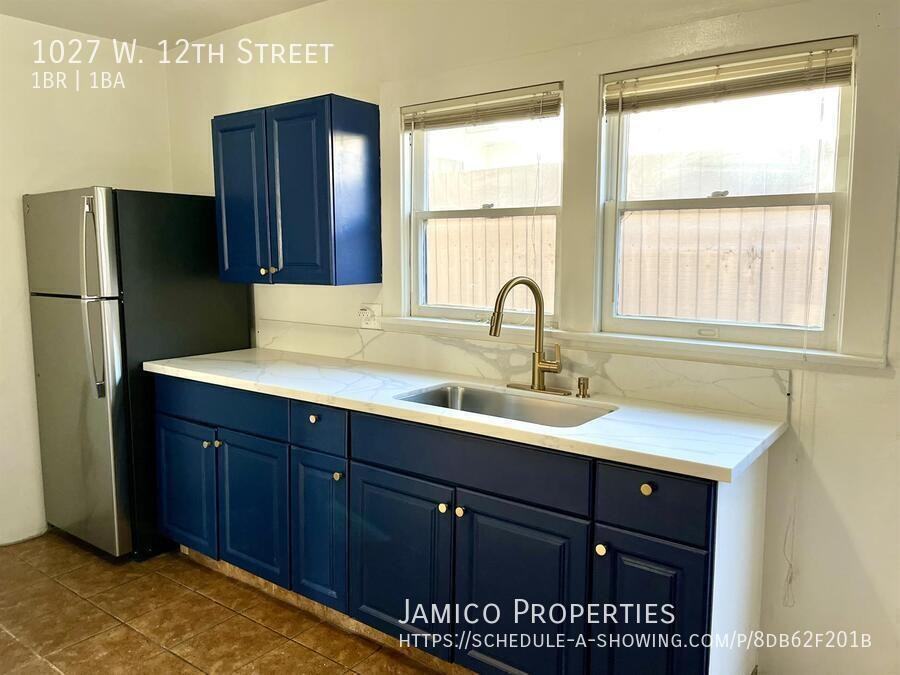 1027 W 12th St - Photo 5 of 15