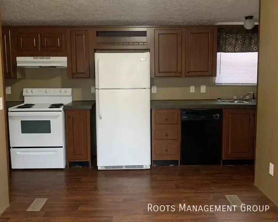 387 Webster Rd #82 - Photo 6 of 29