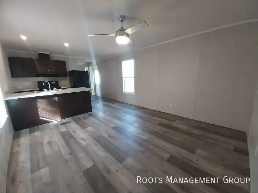 1402 Winona St #1402WN - Photo 5 of 15