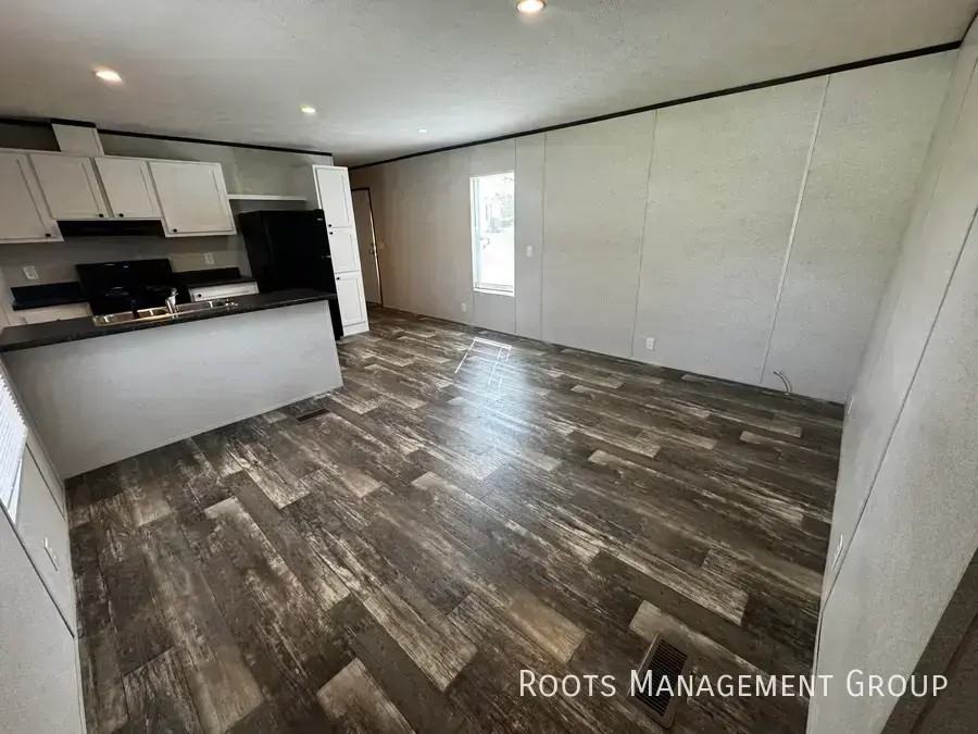 92 Connie Ct #92C - Photo 2 of 8