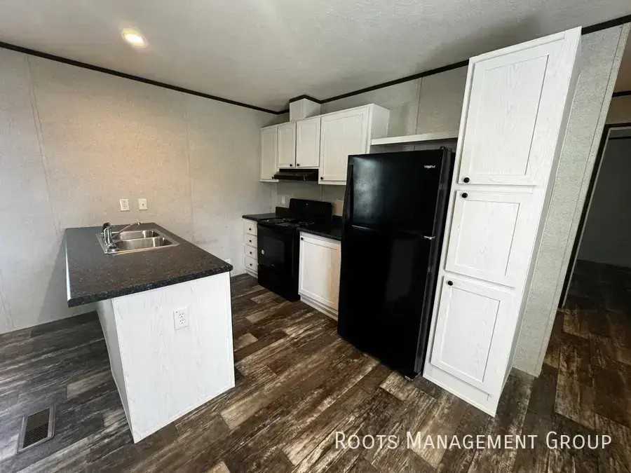 92 Connie Ct #92C - Photo 3 of 8