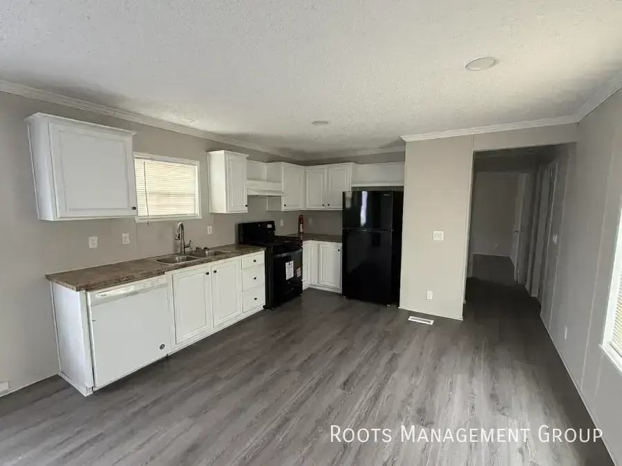 302 Carriage Lane Est #302 - Photo 3 of 13