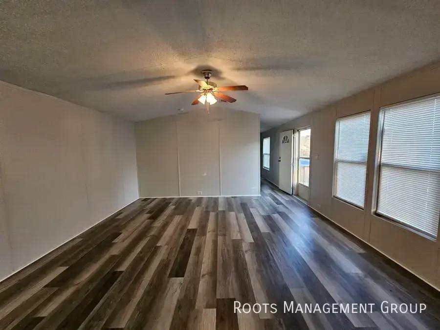 2710 W Oakridge Dr #44 - Photo 5 of 17