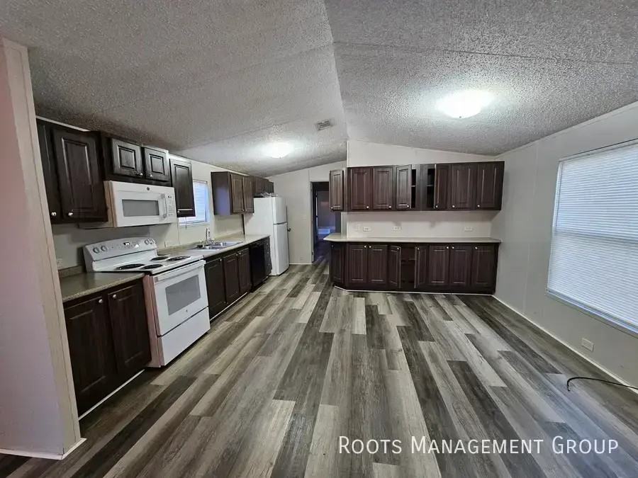 2710 W Oakridge Dr #44 - Photo 6 of 17