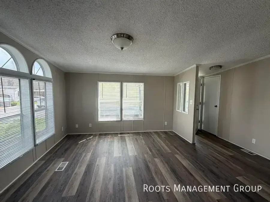 613 Carriage Lane Est #613 - Photo 2 of 13