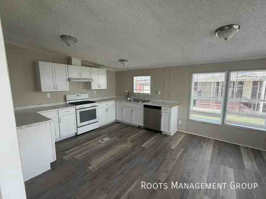 613 Carriage Lane Est #613 - Photo 3 of 13