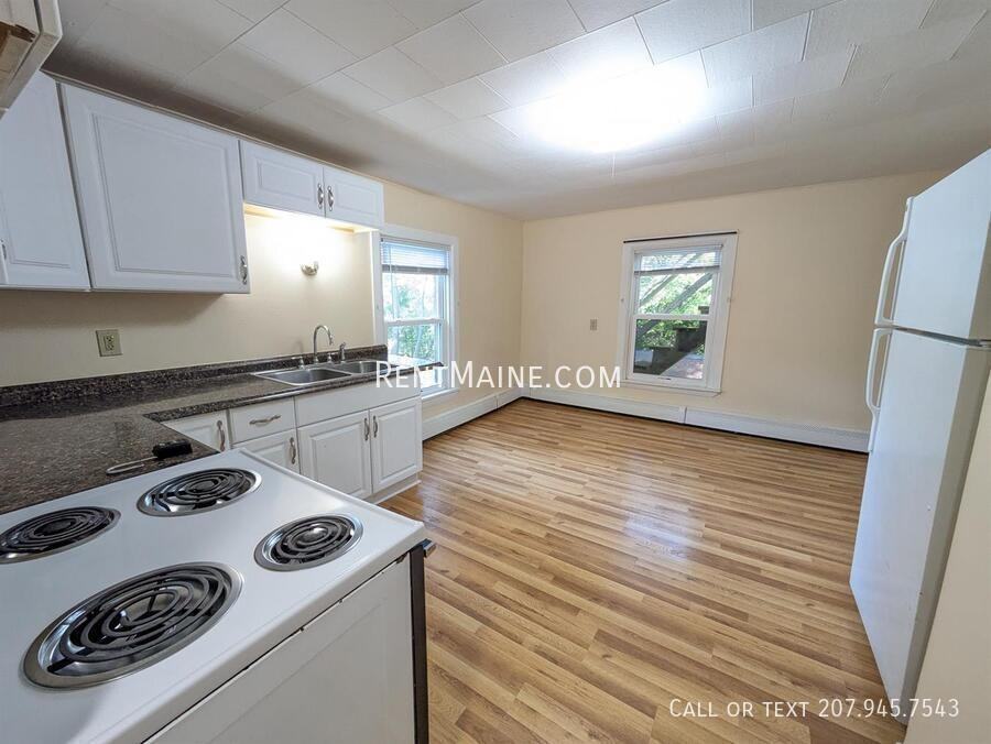 28B Autumn St - Photo 4 of 21