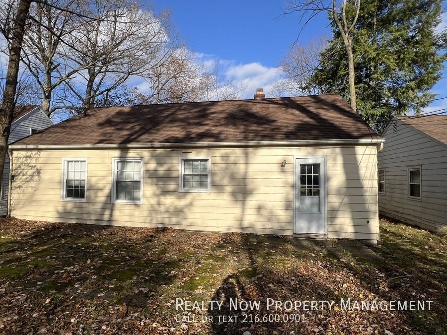 988 Keystone Dr - Photo 2 of 8