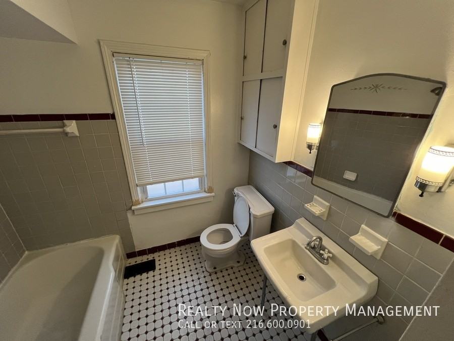 988 Keystone Dr - Photo 5 of 8