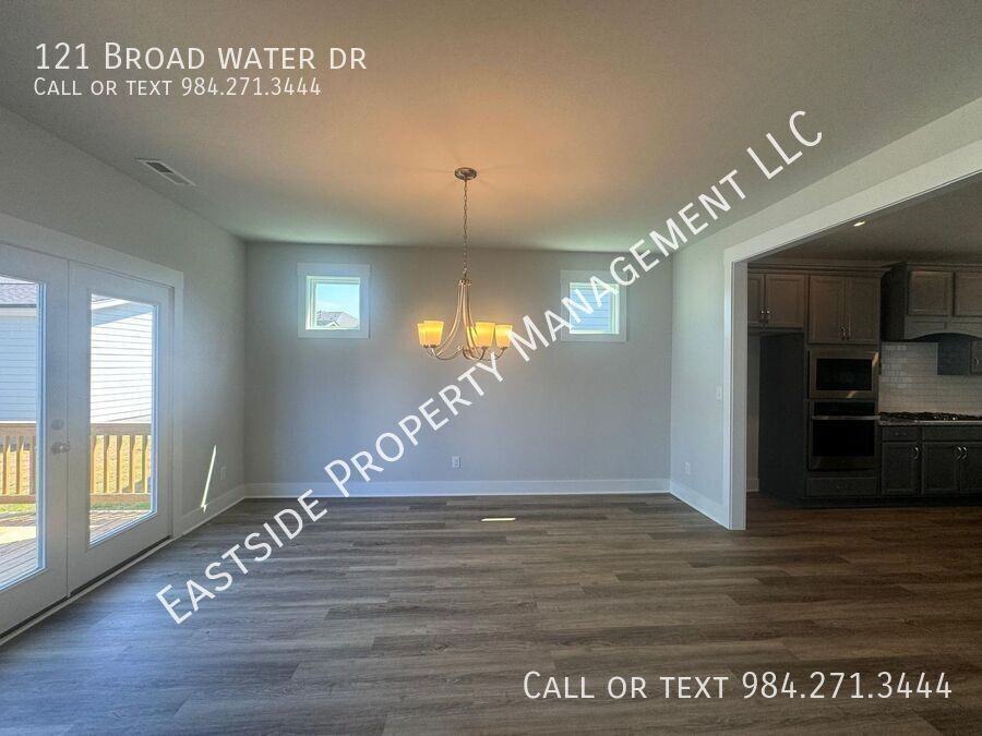 121 Broadwater Dr - Photo 7 of 25