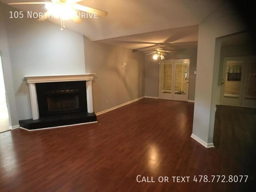 105 Northeast Dr - Photo 3 of 38