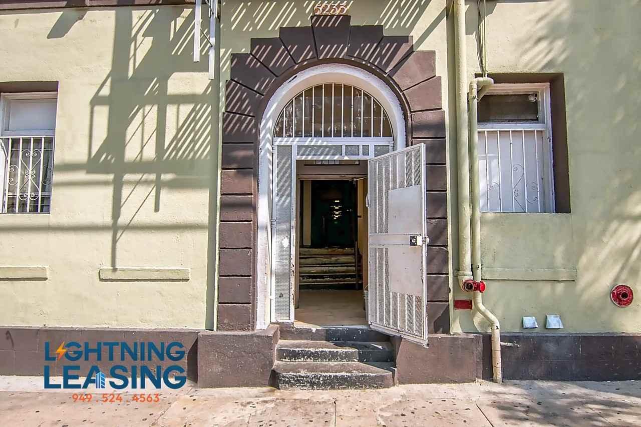 5237 1/2 Monte Vista St #402 - Photo 3 of 20