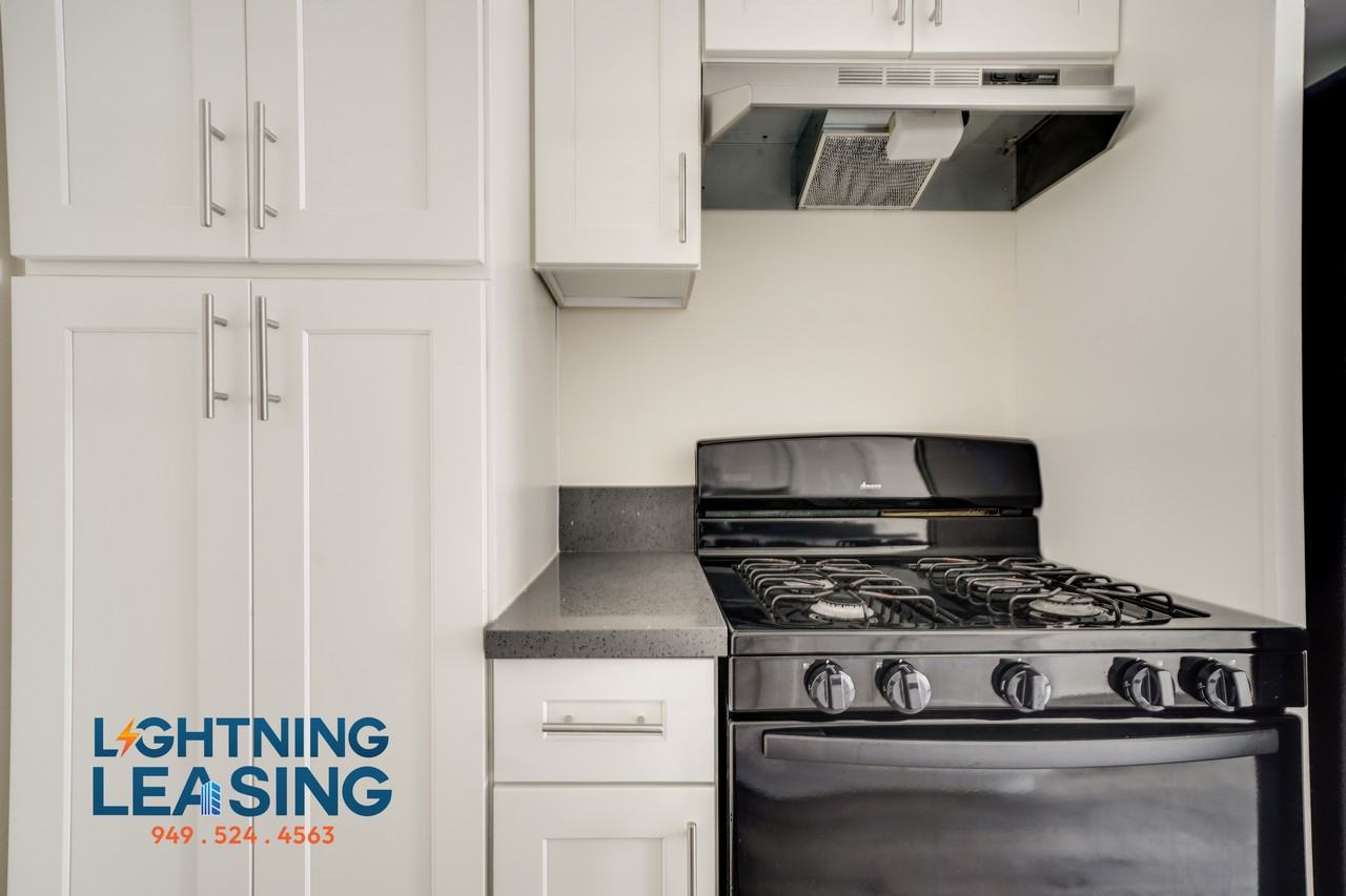 5237 1/2 Monte Vista St #402 - Photo 4 of 20