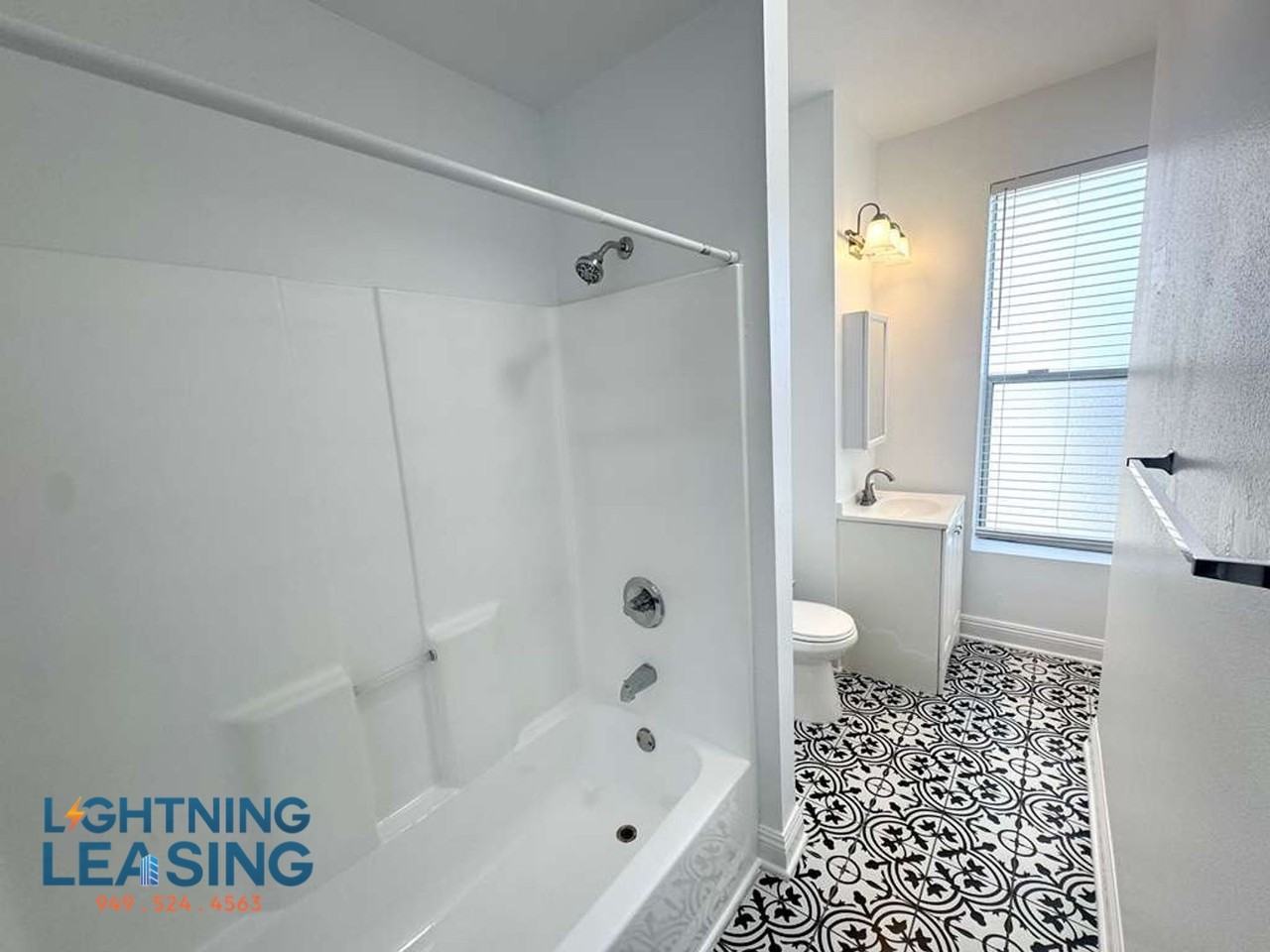 916 S Carondelet St #306A - Photo 3 of 7