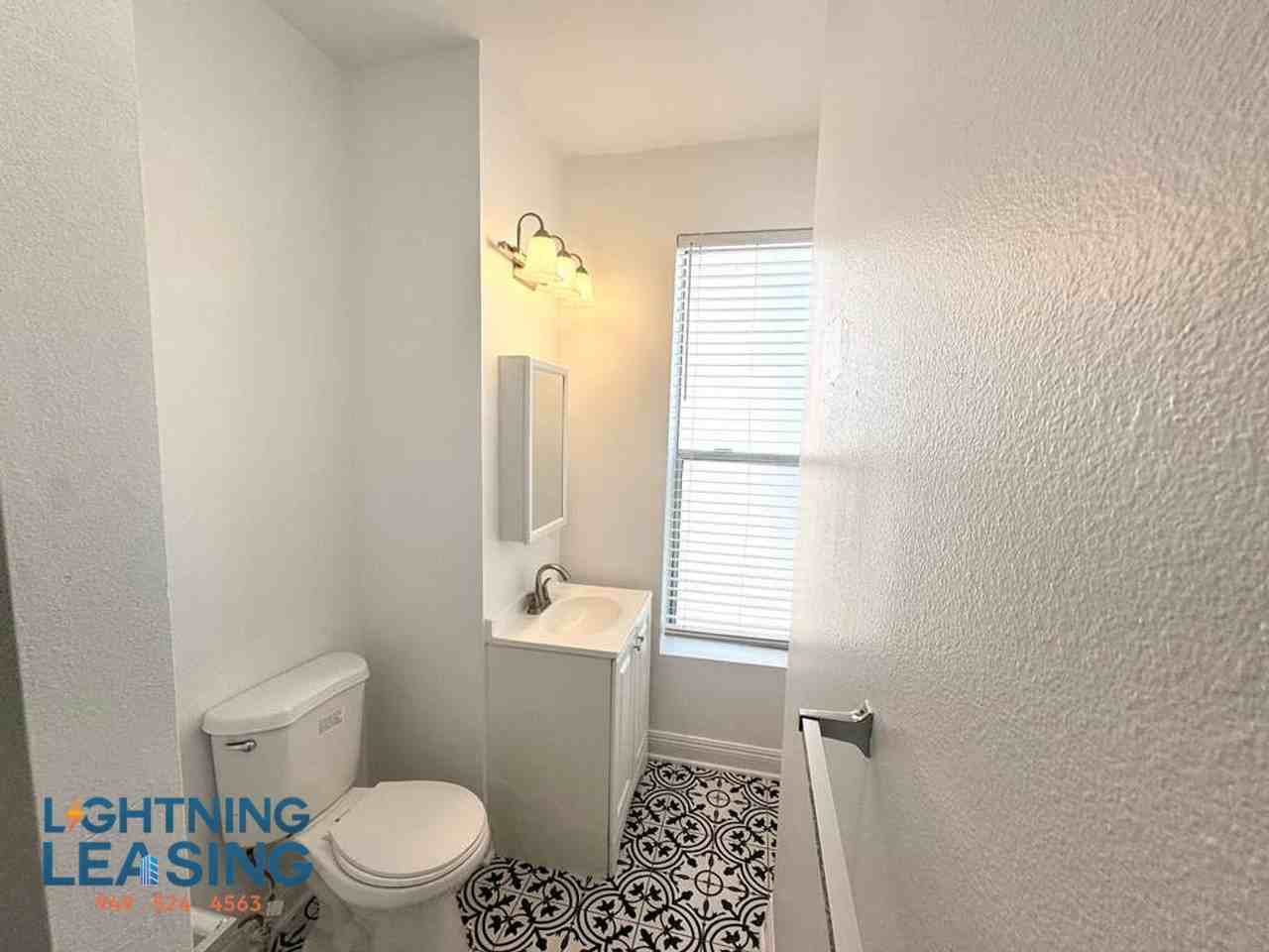 916 S Carondelet St #306A - Photo 4 of 7