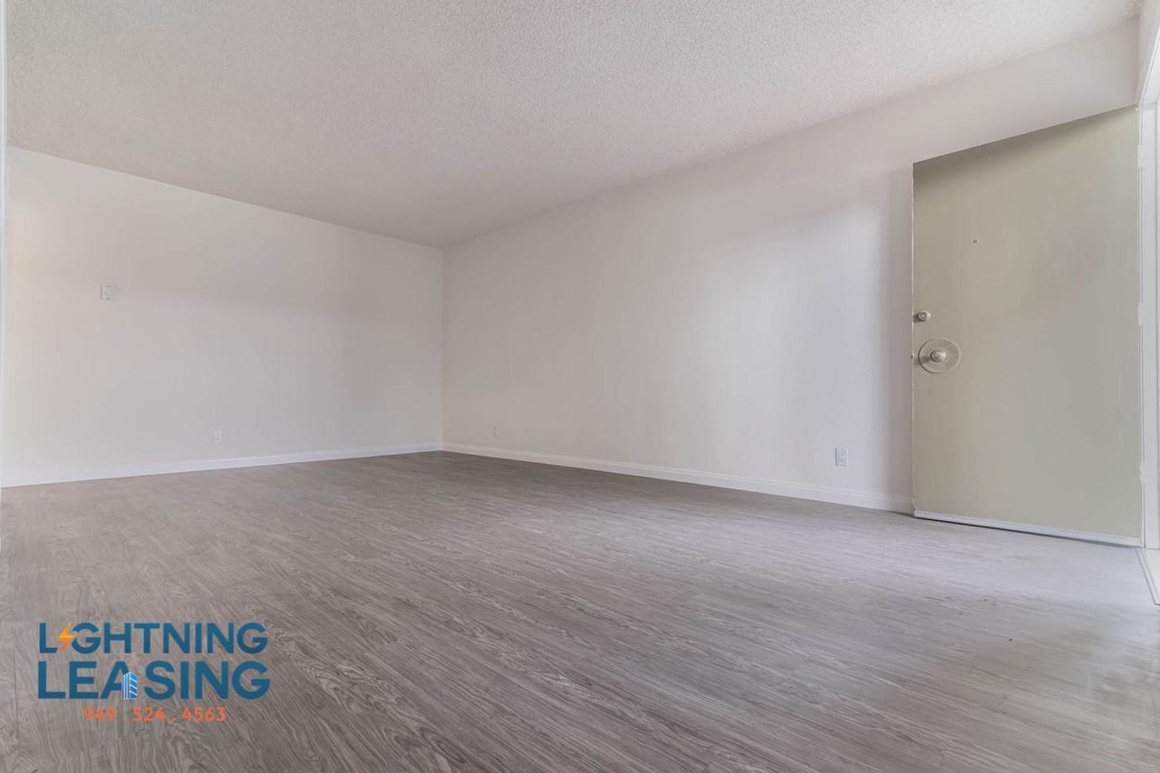 8122 Langdon Ave #25D - Photo 4 of 13