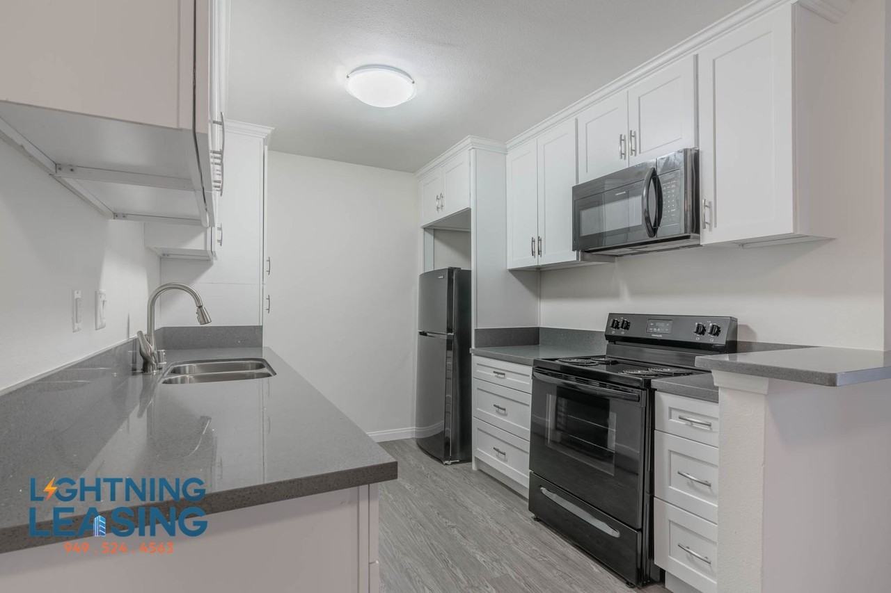 8122 Langdon Ave #25D - Photo 5 of 13