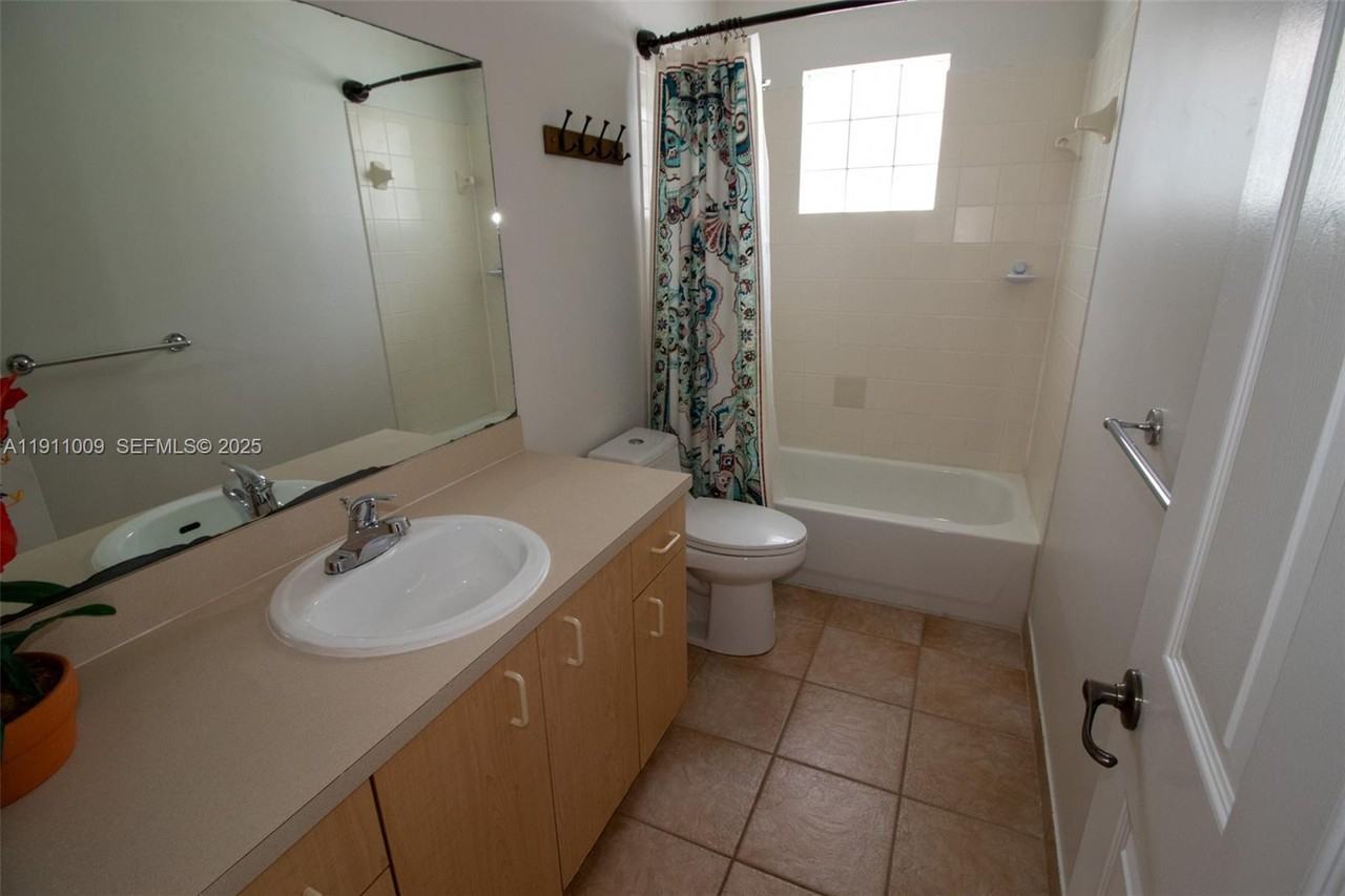 5552 Northwest 125th Terrace #0 - Photo 3 of 28