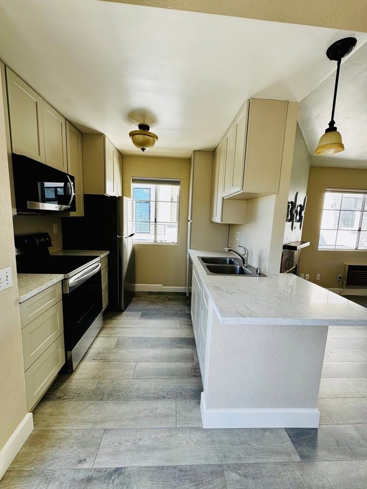 3770 32nd St - Photo 2 of 11