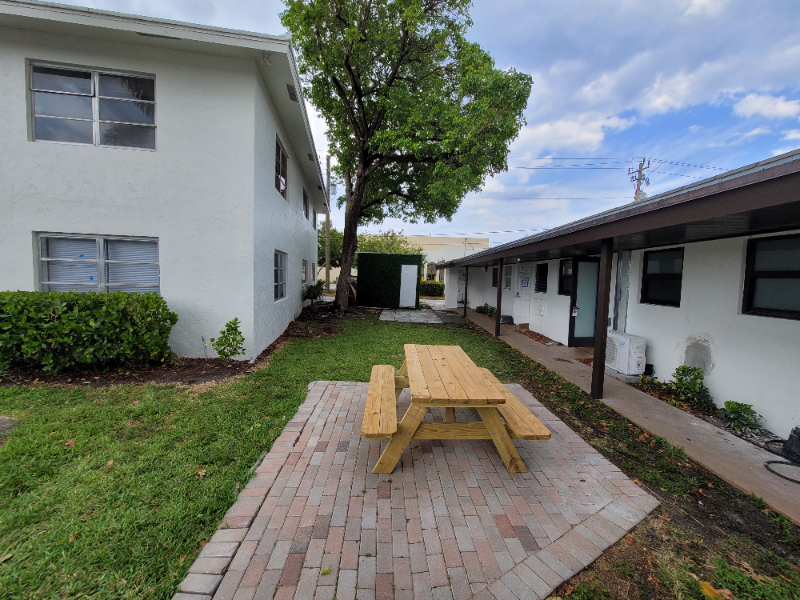 236 Se 9th Ave - Photo 7 of 15