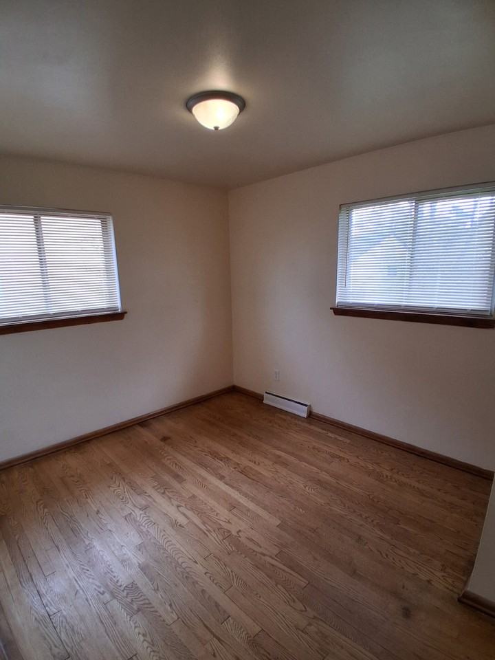 4640 N 52nd St - Photo 2 of 7