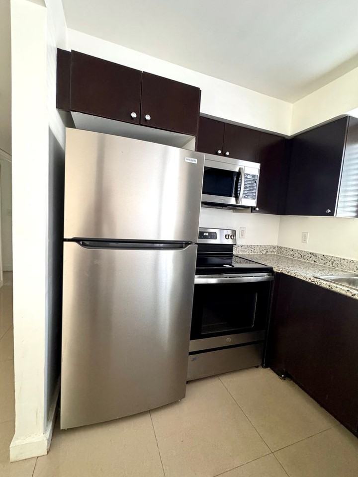 Portofino at Largo - Photo 5 of 50