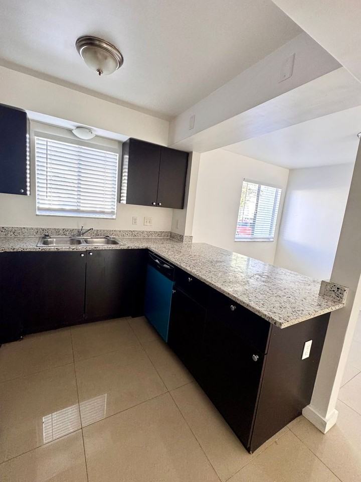 Portofino at Largo - Photo 6 of 50