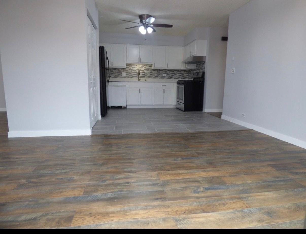 1114 Manchester Ct #1114 - Photo 3 of 13