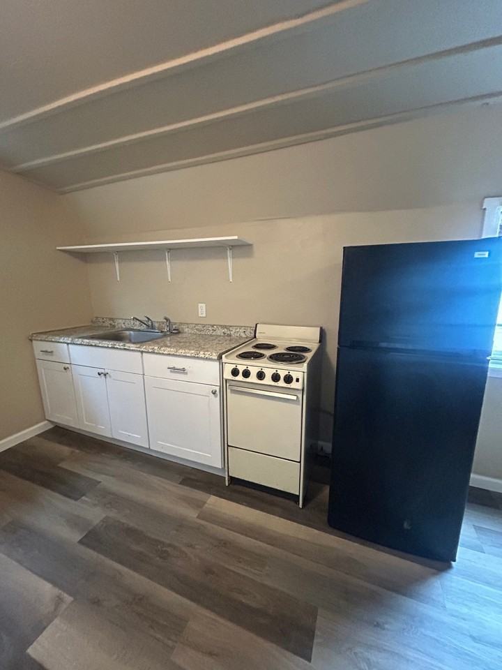 808 W Cypress Ave #9 - Photo 2 of 5