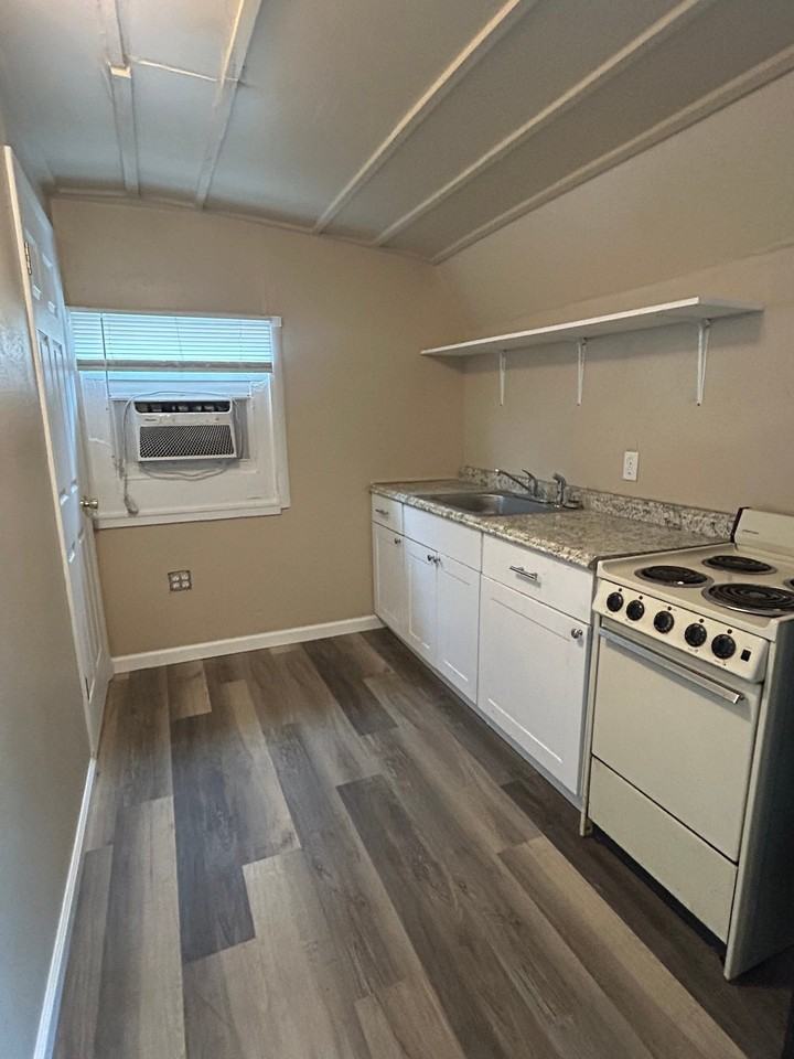 808 W Cypress Ave #9 - Photo 4 of 5