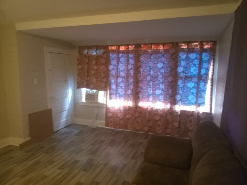 311 S Pierce St #C - Photo 2 of 11