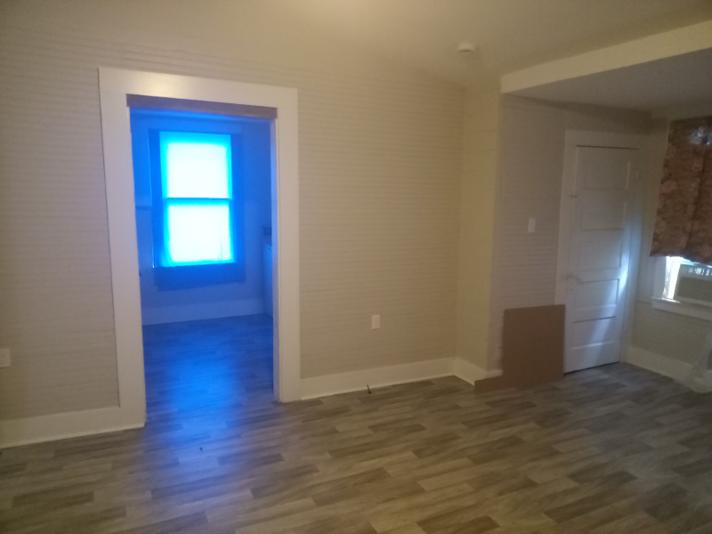 311 S Pierce St #C - Photo 3 of 11