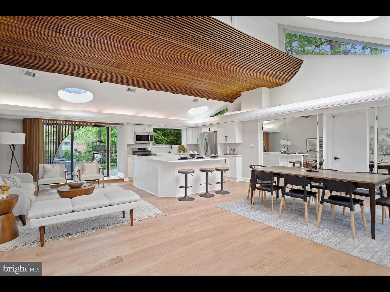 9817 Inglemere Dr - Photo 5 of 36