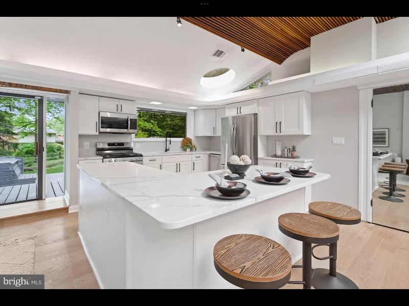 9817 Inglemere Dr - Photo 6 of 36