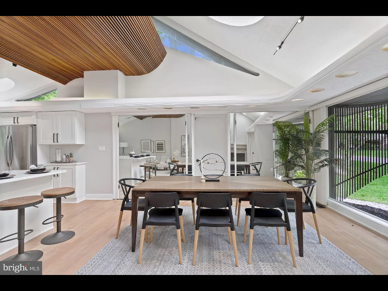 9817 Inglemere Dr - Photo 7 of 36