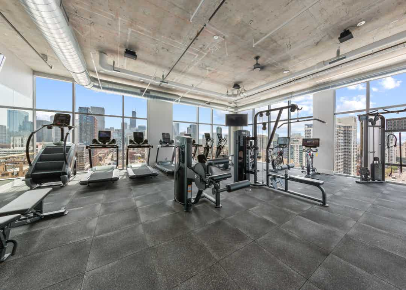 815 N Wells St - Photo 5 of 9