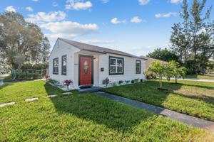 featured image of 4614 Pinewood Ave