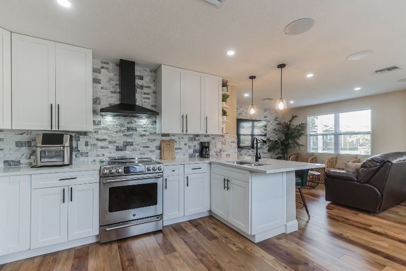 4614 Pinewood Ave - Photo 2 of 14