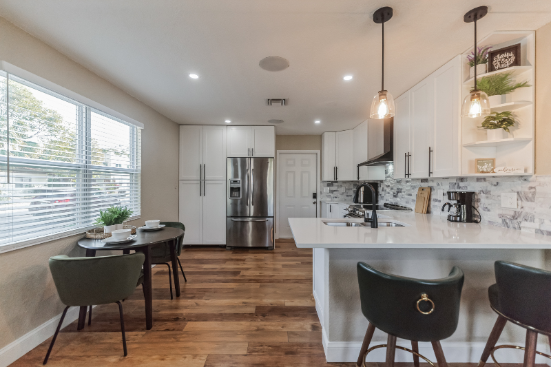 4614 Pinewood Ave - Photo 3 of 14