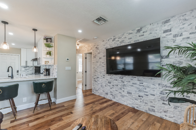 4614 Pinewood Ave - Photo 6 of 14