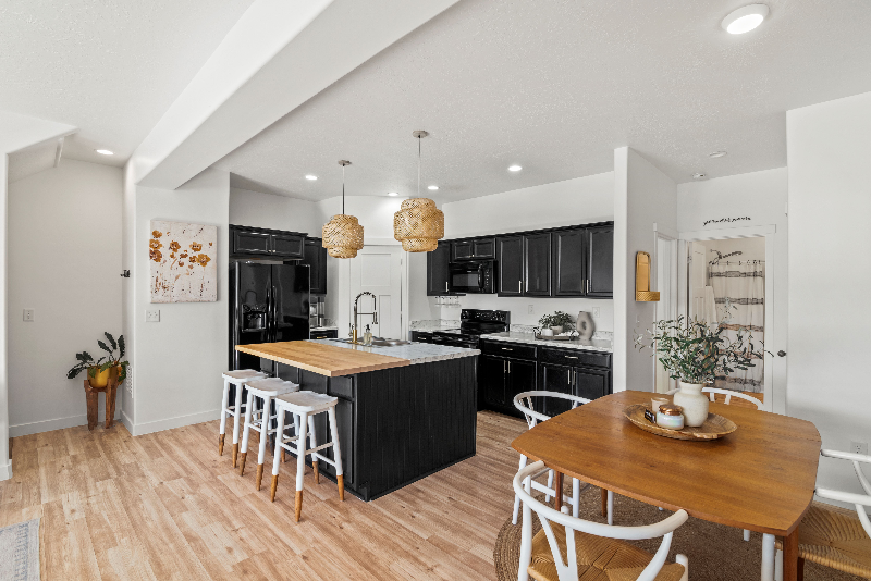 309 Northeast - Photo 4 of 7