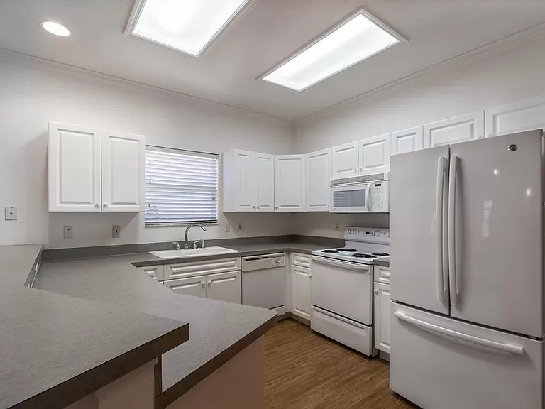 4847 Nw 78th Rd - Photo 6 of 35