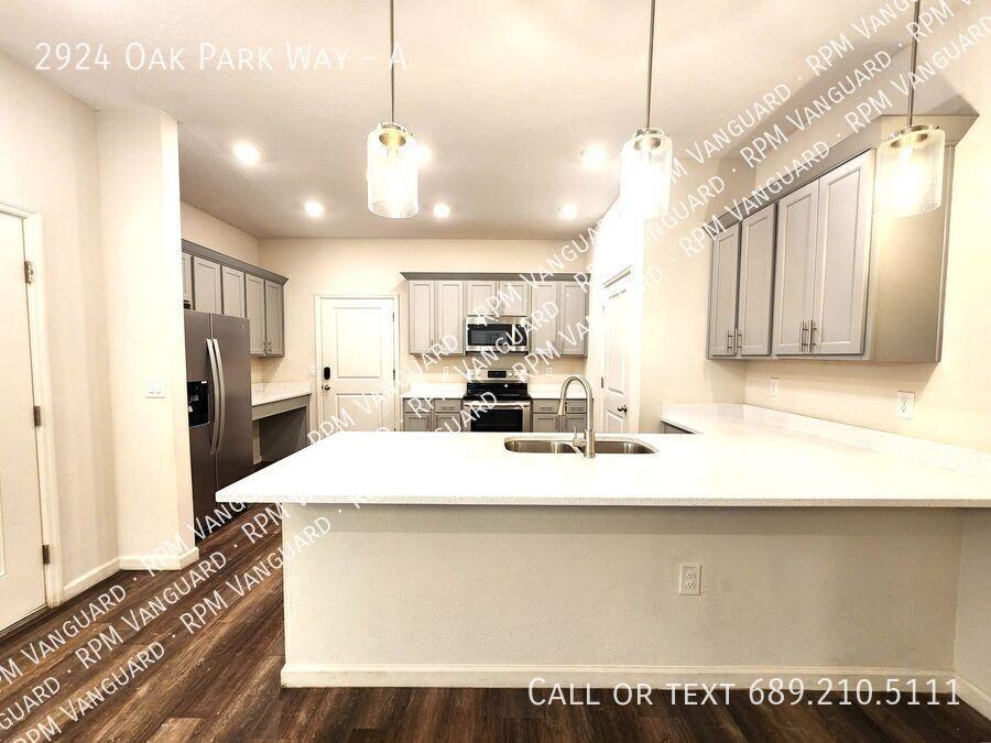 2924 Oak Park Way #A - Photo 3 of 21