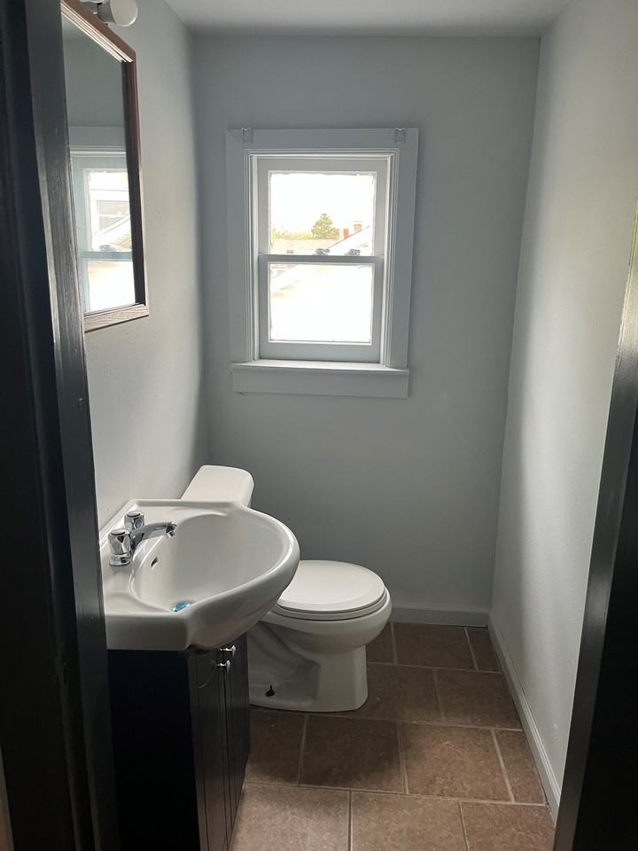 201 E Conron Ave #E - Photo 5 of 18